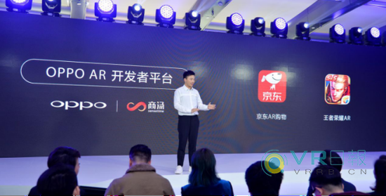 同样在小米3月的发布会上，小米发布了全新旗舰机MIX 2S。