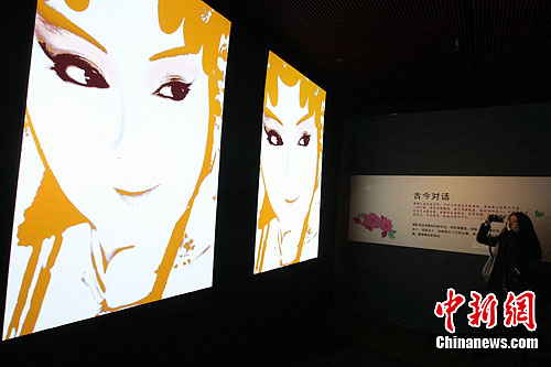 台湾摄影师许培鸿“昆曲3D影像展”在国家大剧院开幕