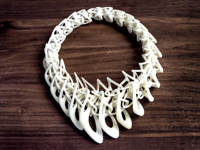 3D打印的首饰，精细度较高 图源：3ders