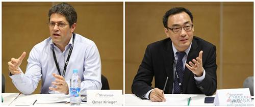 Stratasys亚太、日本地区总经理Omer Krieger（左）和Stratasys大中华区总经理汪祥艮（右）