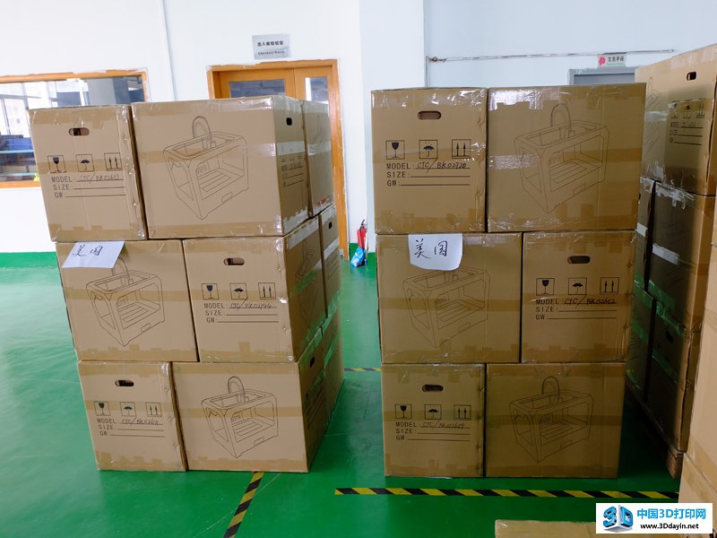 西通3D打印机出口海外，这是已经打包好将发往美国的机器