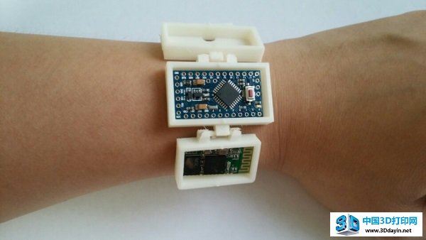 3D打印的腕带智能卡路里数据采集器