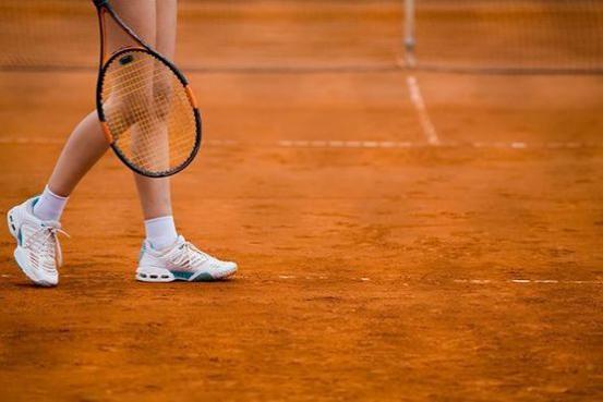 网球拍智能追踪器：帮你专业提高打球水平