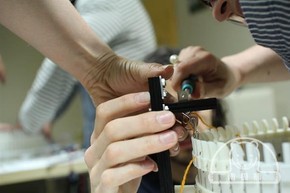 还在自己织毛衣?3D打印数字化圆编针织机 还在自己织毛衣?3D打印数字化圆编针织机