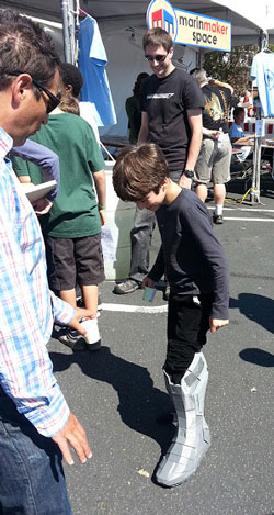makerfaire-boot-250x469