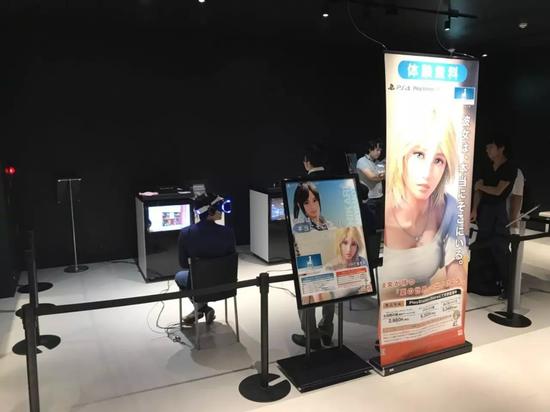 VRZONE一层的《夏日课堂》体验区