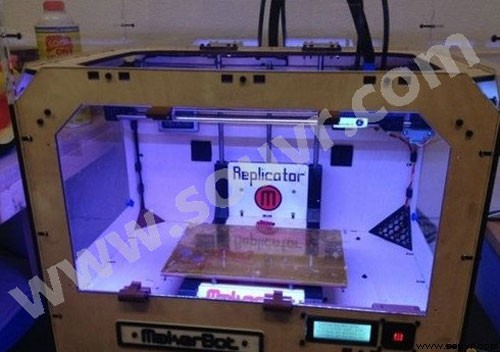 店内正在销售的3D打印机