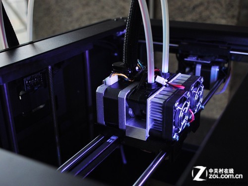 双色ABS+双喷头 MakerBot R2X全球首测 