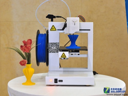 太尔时代上一代桌面级3D打印设备