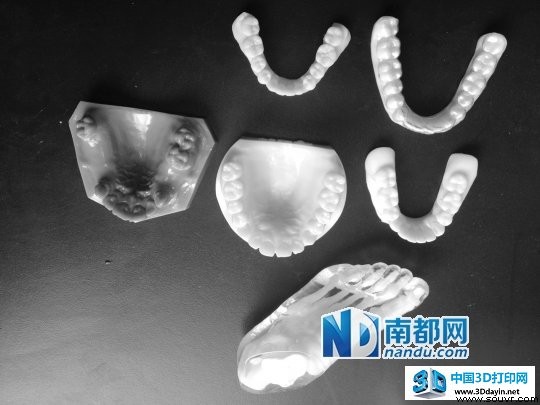 <p>&nbsp;&nbsp;&nbsp;&nbsp;3D打印机打印出来的骨骼。唐学良&nbsp;摄</p>