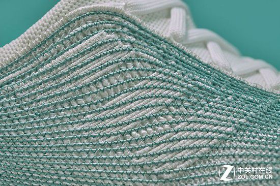 阿迪达斯使用海洋垃圾3D打印环保运动鞋