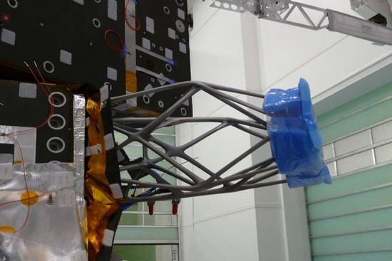 欧洲最大3D打印件 这两个卫星支架还很轻