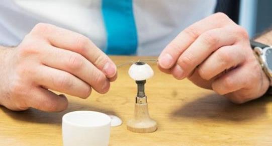 比利时眼科医生制造出世界上首个3D打印义眼