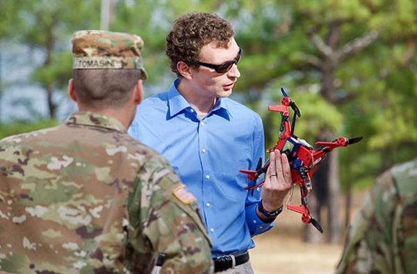 24小时 美国陆军研究人员3D打印无人机