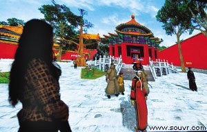 虚拟旅游还能玩出“穿越”的效果