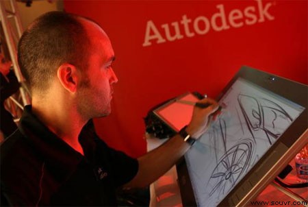 欧特克Alias技术专家DavidBentley正在用AutodeskAliasStudio绘制草图：