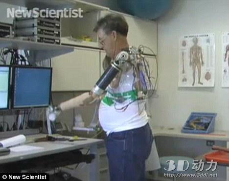 美科学家发明可用意念操控的假肢 有望推广