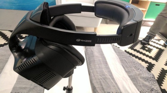 英特尔新型混合现实VR眼镜Project Alloy实机体验