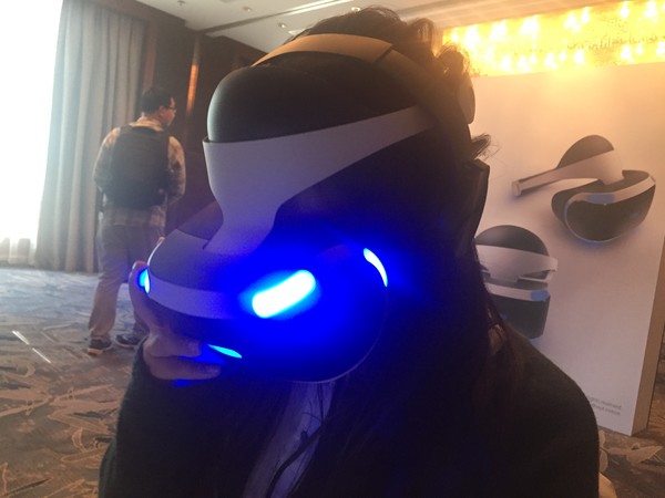 PS VR惊现Bug， 玩家玩的开心突遭受“掐电”体验