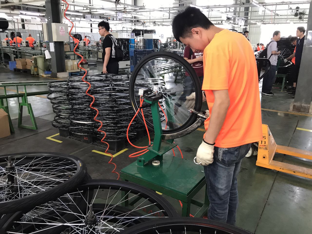 探访ofo飞鸽工厂：15秒生产一辆ofo 价格约700元