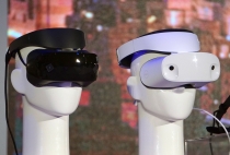 微软展示华硕和戴尔打造的Windows VR头戴设备